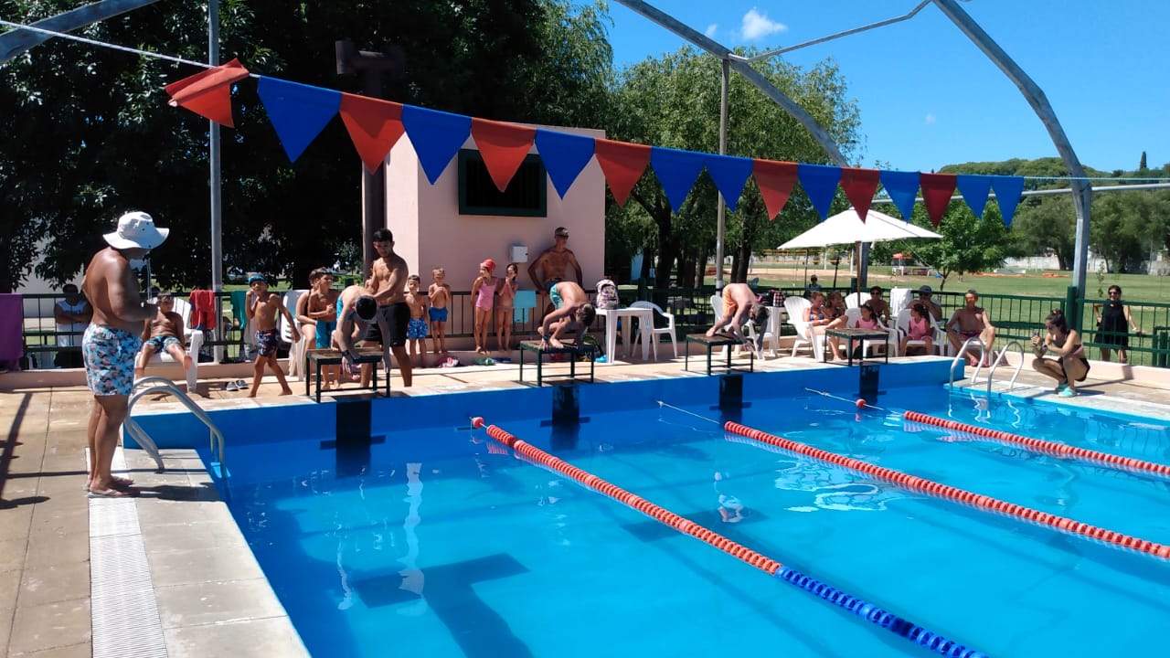 Encuentros Deportivos de Verano 2021 de beach vóley y natación
