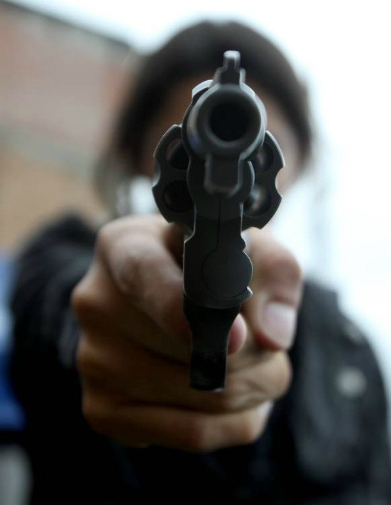 Policiales: Un adulto mayor intentó abusar de una mujer apuntándola con un arma