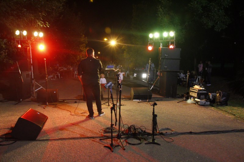 #DisfrutáBaraderoTodoElAño | La Noche de Almacenes de Ramos Generales se realizó en “La Vieja Escuela” de Santa Coloma