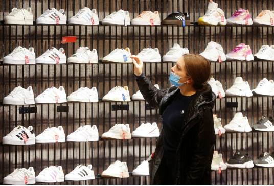 Un par de zapatillas ya puede costar lo mismo que el alquiler mensual de un departamento en Caballito