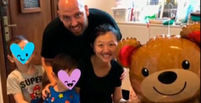 La primera foto de Karina Gao en su casa y tras el reencuentro con su esposo e hijos