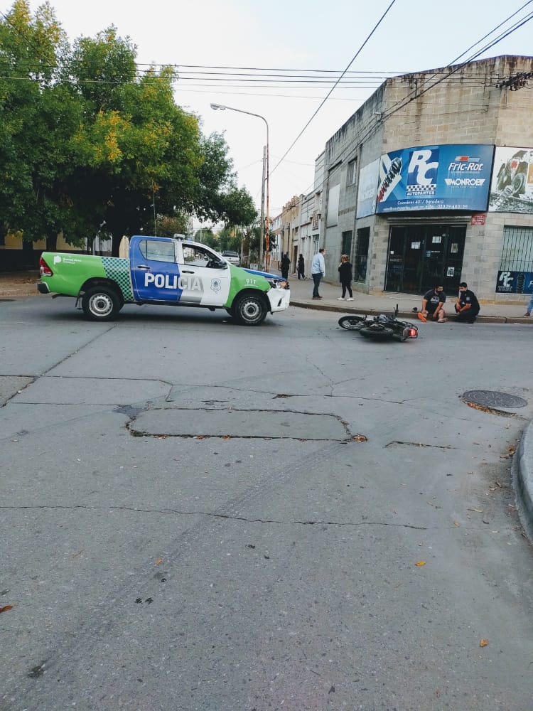 Policiales: Accidente entre un patrullero y una moto