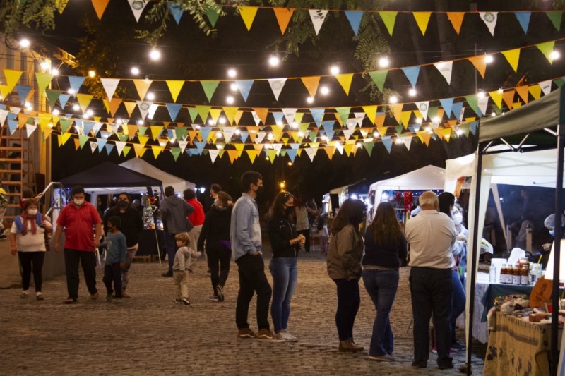 Se realizó la última edición de Mercado Raíz en el Paseo del Puerto