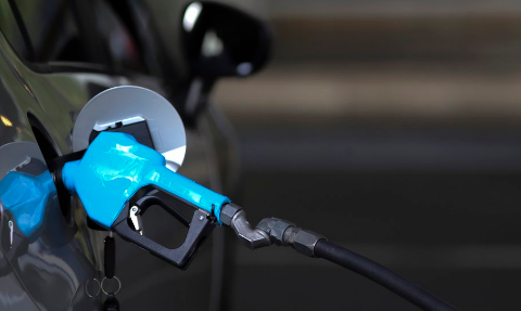 Desde mañana aumentarán un 6% en promedio los precios de los combustibles