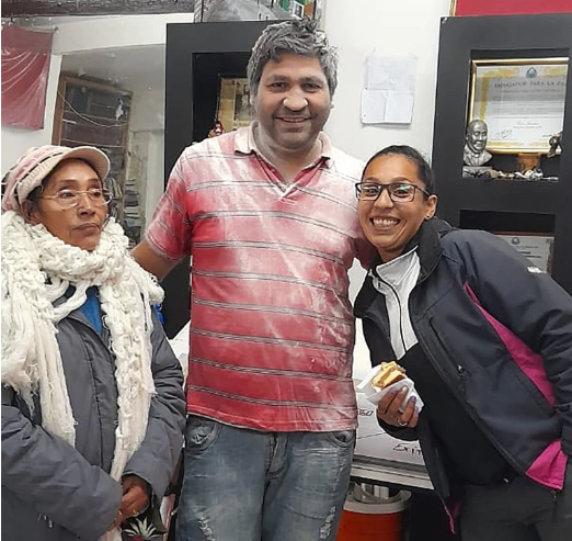 Su casa no tenía piso ni baño, pero estudió y es el primer vecino del Barrio 31 que se recibió de arquitecto: “No quiero ser el único”