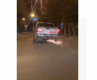 Policiales: Manejaba borracho, choco un auto y siguió varias cuadras sin una rueda