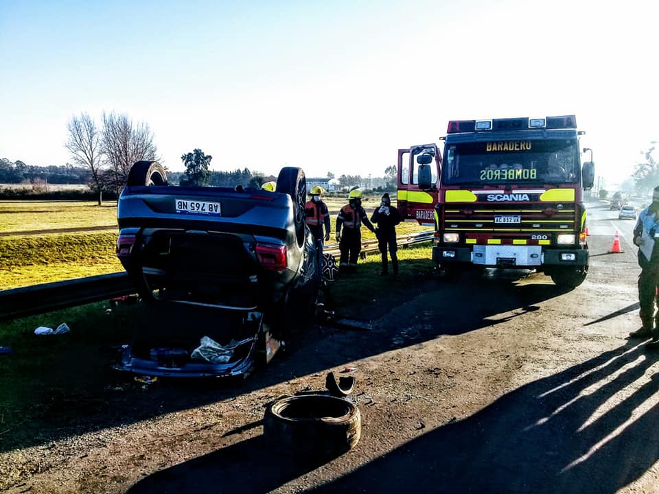 Policiales: Los tripulantes del auto accidentado tenían droga en su poder