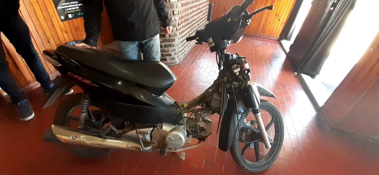 Policiales: Recuperan una moto robada esta mañana
