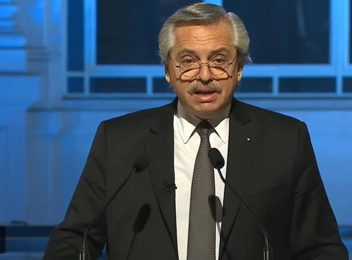 Alberto Fernández encabezó un homenaje a los muertos por coronavirus: “No olvidaremos a quienes se han ido en este tiempo doloroso”