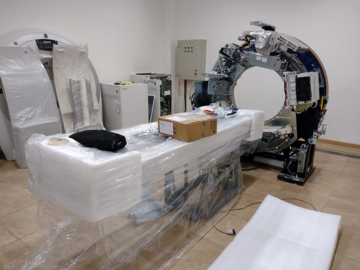 #TrabajamosParaCuidarte | Se trabaja en la instalación del tomógrafo en el Hospital Municipal “Dr. Lino Piñeiro”