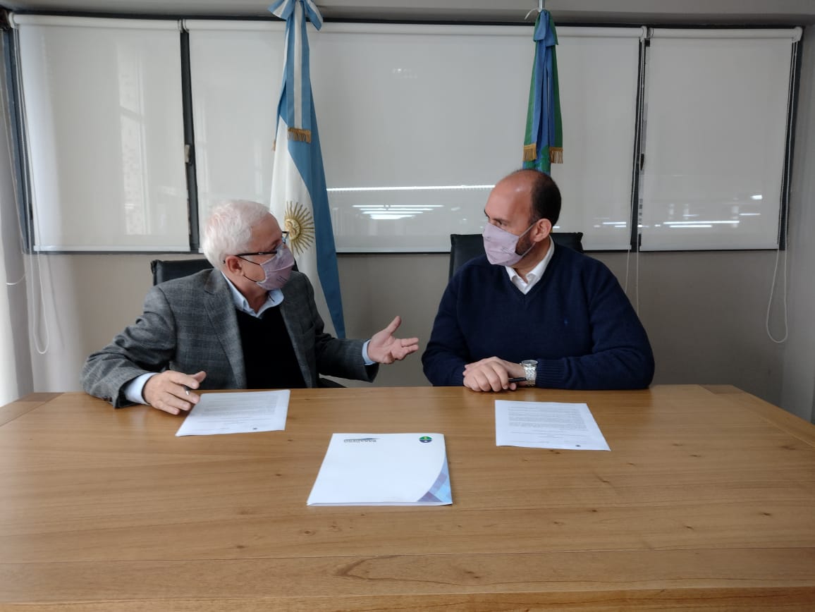 El intendente firmó un convenio para fortalecer la educación universitaria en Baradero