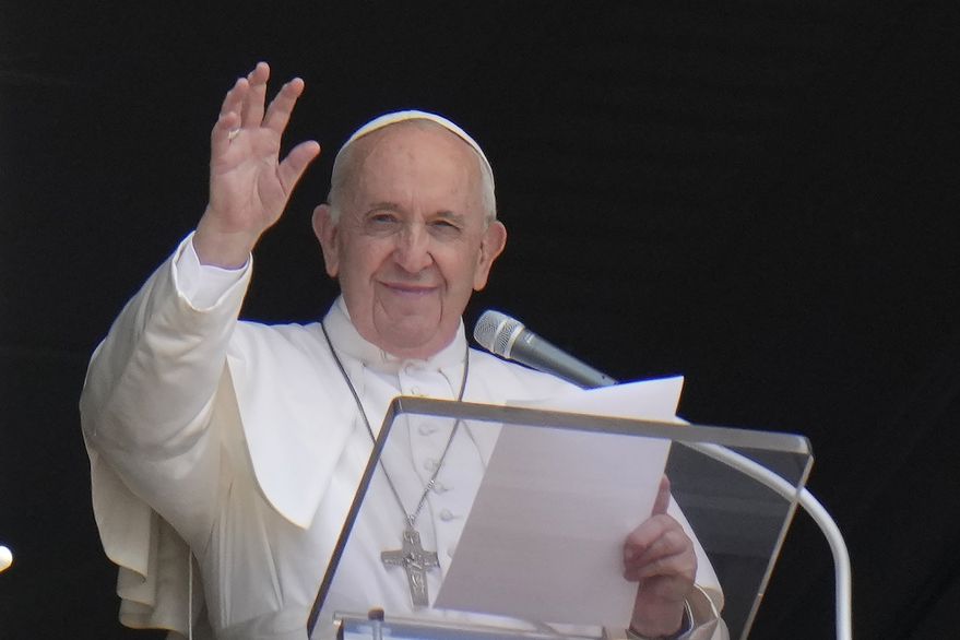 Amenaza al papa Francisco: le enviaron una carta con tres balas