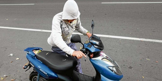 Policiales: Lo pescaron intentando robar una moto