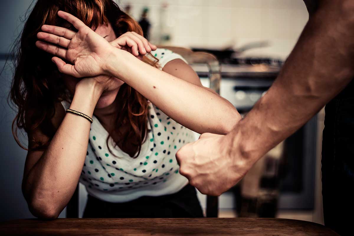 Policiales: Golpeó a su pareja e intentó agredir a policias