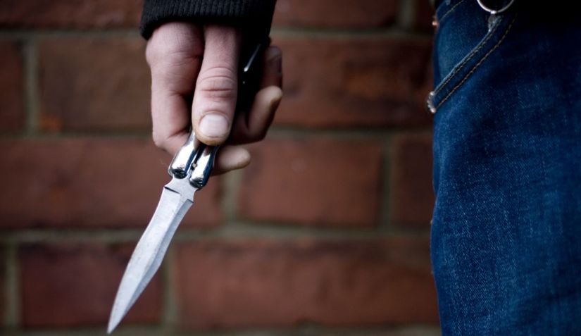 Policiales: Atacó a dos menores con una navaja y le pegó a los policías