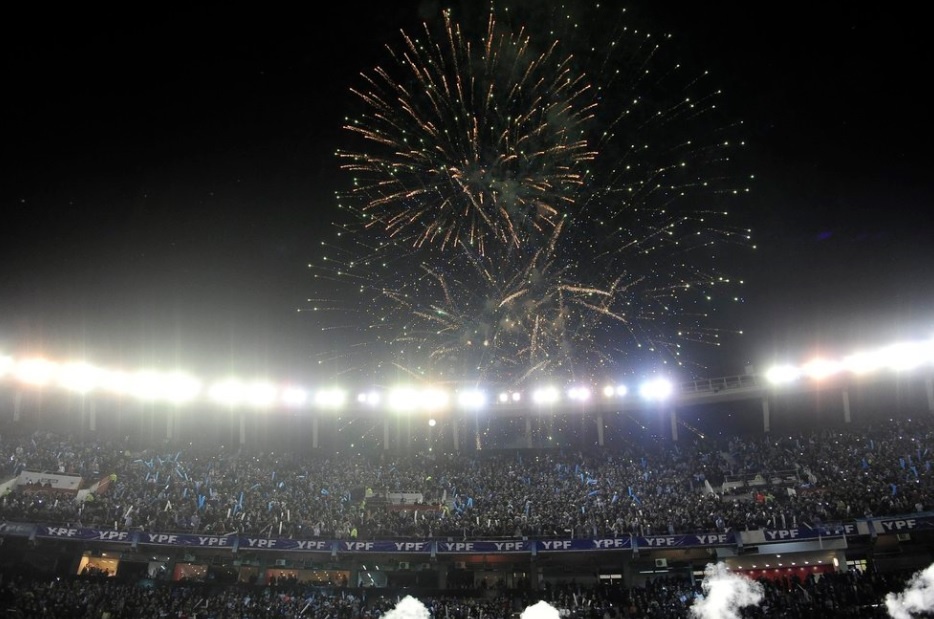 El Gobierno oficializó el regreso del público a las canchas de fútbol y desde hoy se venderán las entradas para Argentina-Bolivia