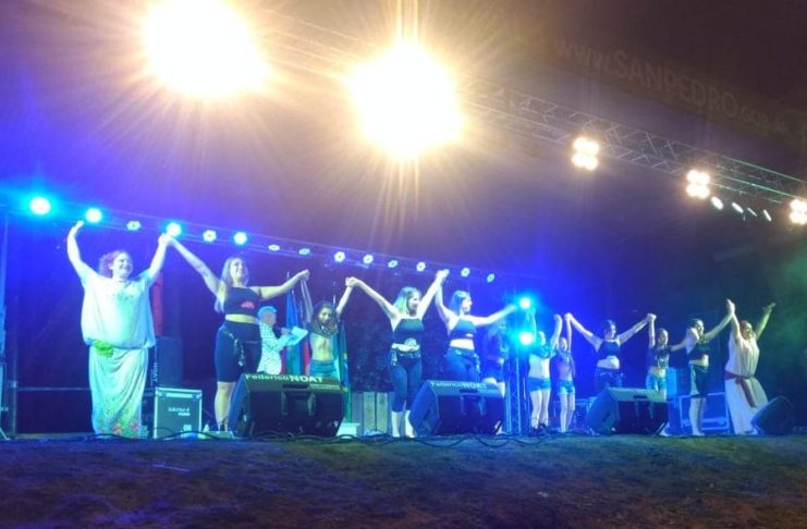 Fiesta de las colectividades: bailó, la agredieron por su físico desde el público y así les contestó