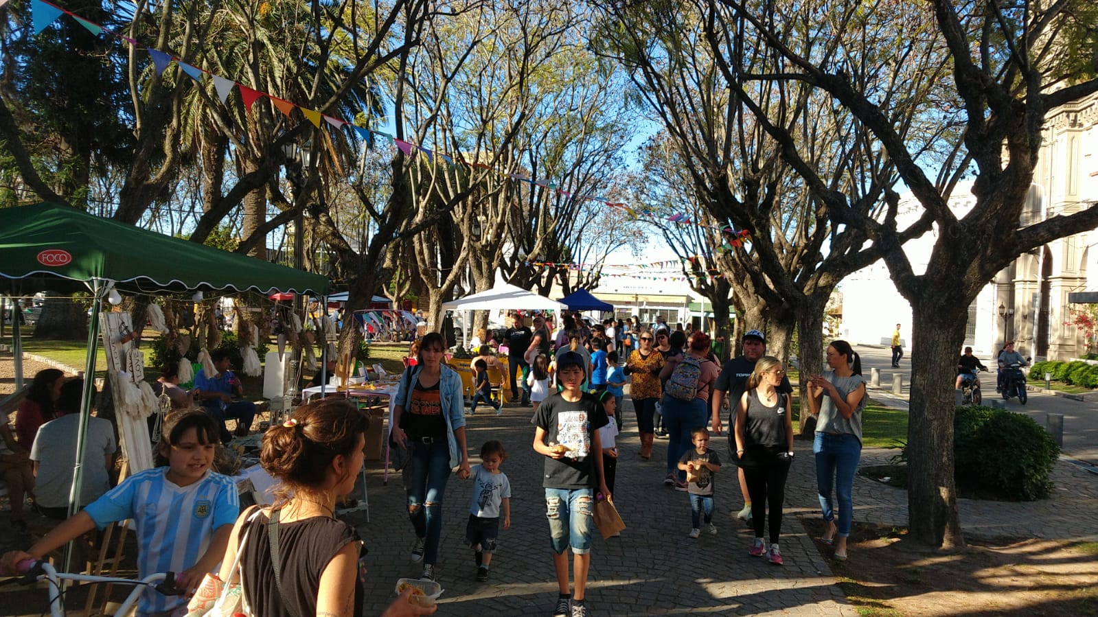 #DisfrutáBaraderoTodoElAño | Se realizó la Feria de Emprendedores en Plaza Mitre