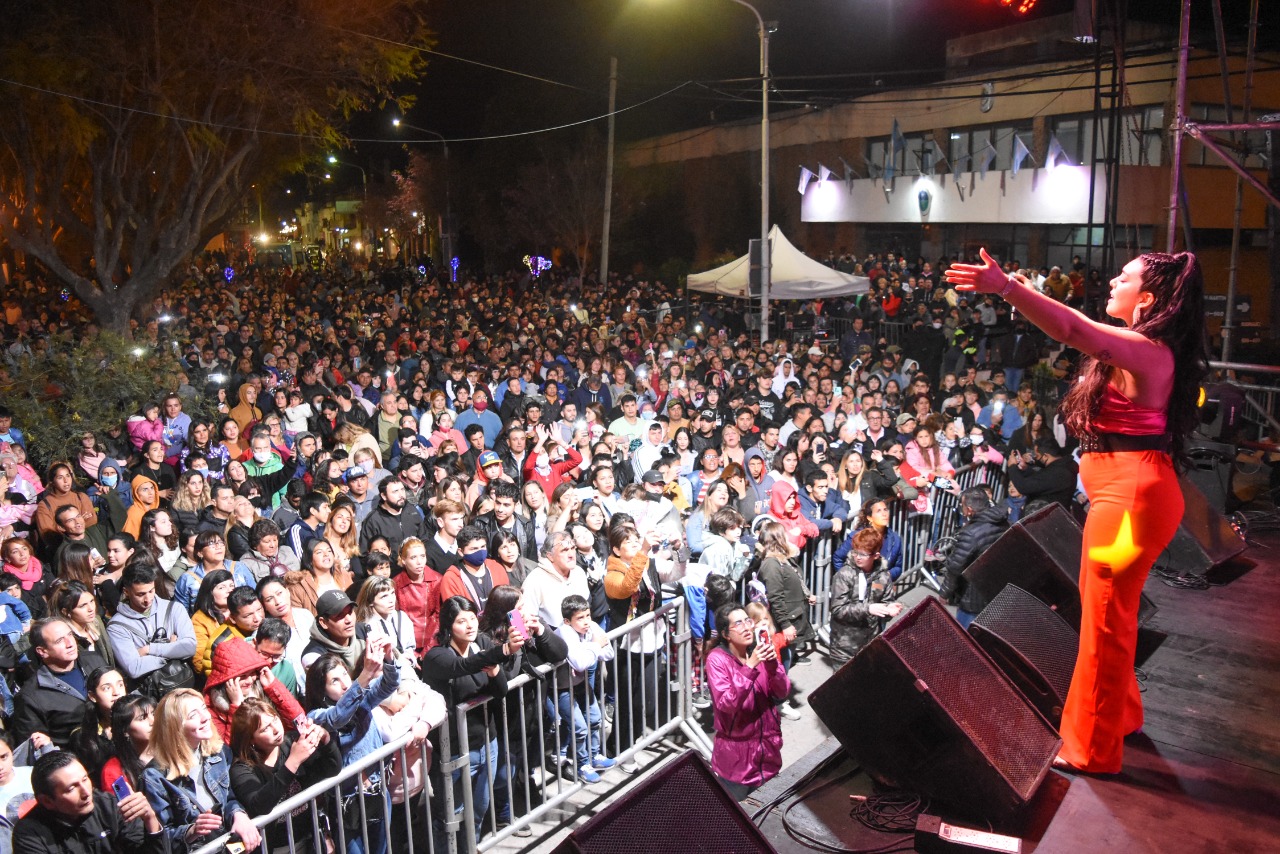 Segunda noche de la Fiesta de la Primavera: otro encuentro de talentos juveniles y música con Mablú y Ángela Leiva