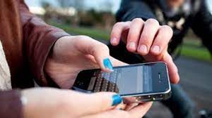 Policiales: Le arrebatan el celular de las manos