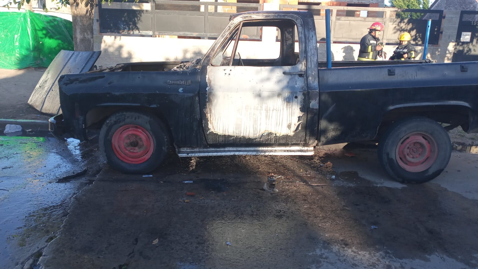 Bomberos: Incendio de una camioneta en la mañana de hoy