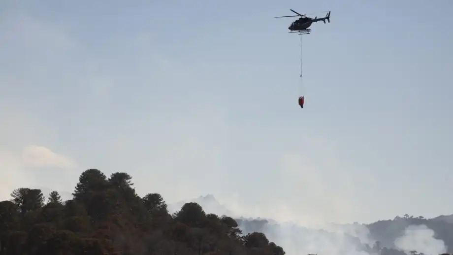 Cayó un helicóptero que combatía el incendio en Aluminé