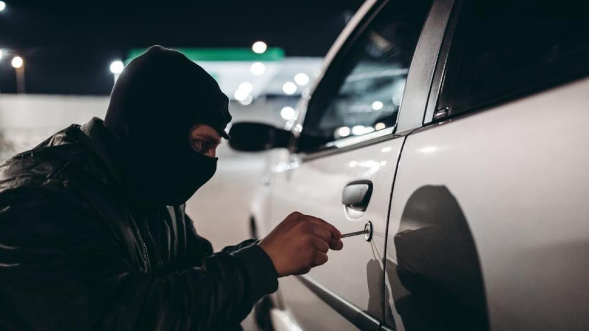 Policiales: Robo de Auto en la Vía Publica