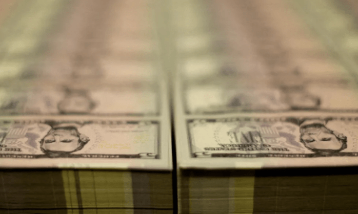 El dólar libre subió a $206: se acercó a su récord y estiró la brecha cambiaria al 100%