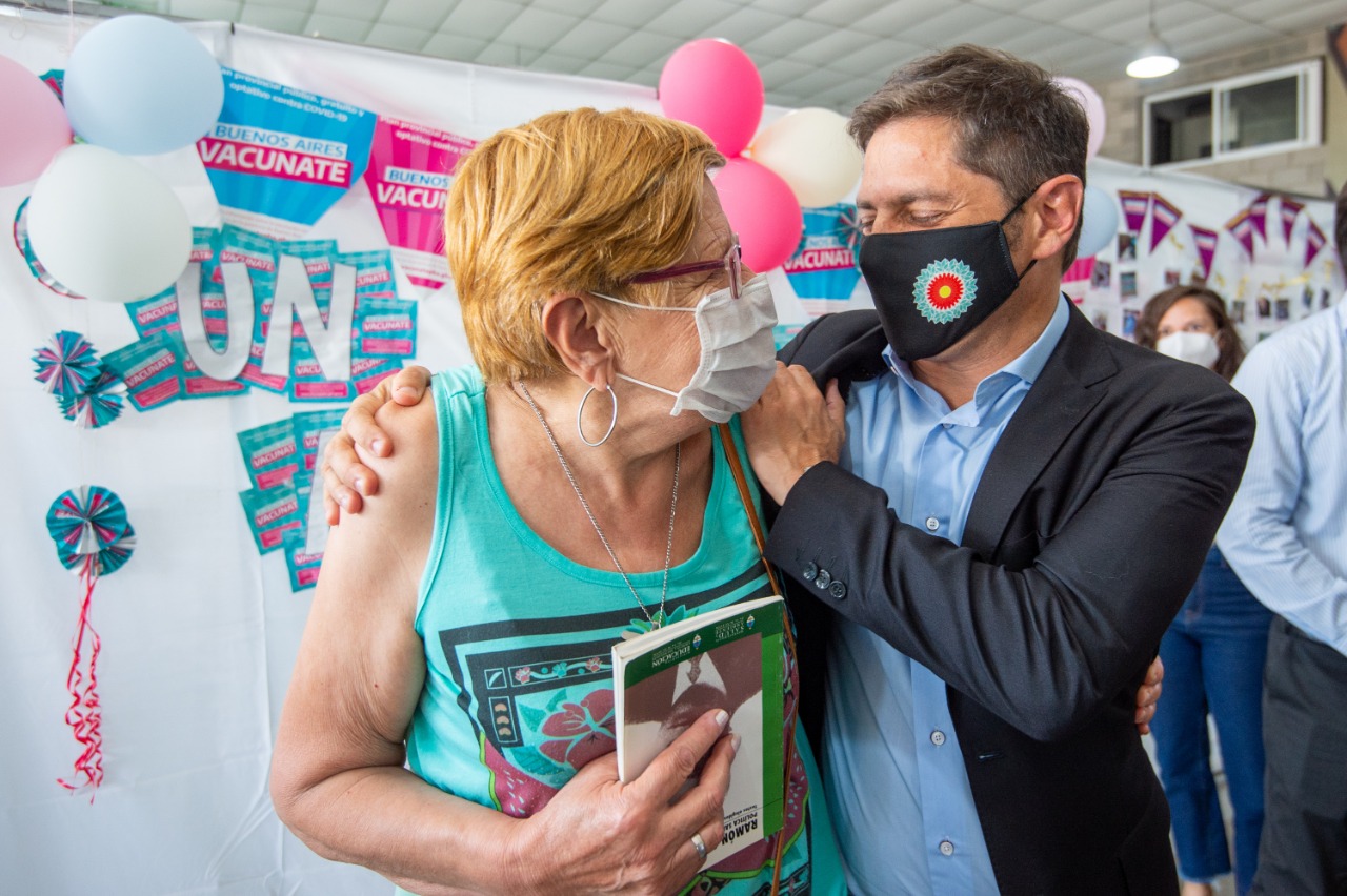 Kicillof anunció la vacunación libre con tercera dosis para mayores de 60 años, trabajadores de la salud e inmunodeprimidos