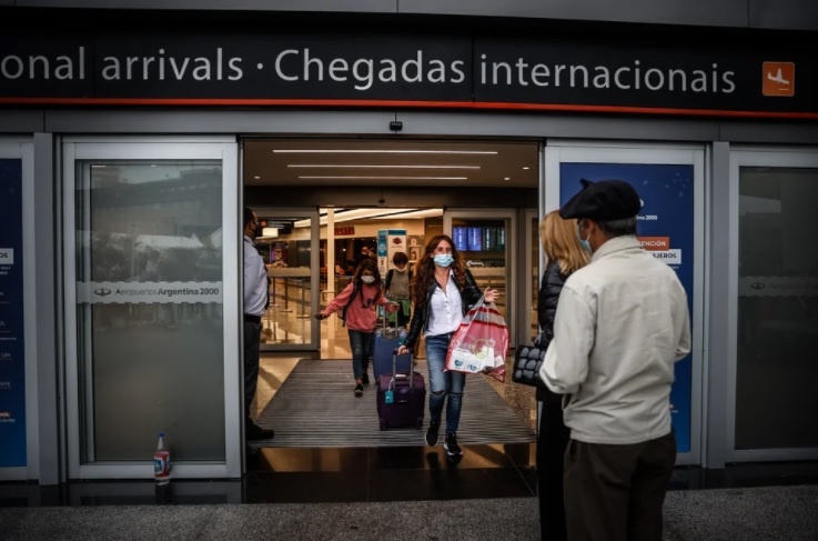Detectaron el primer caso de la variante Ómicron de COVID-19 en la Argentina