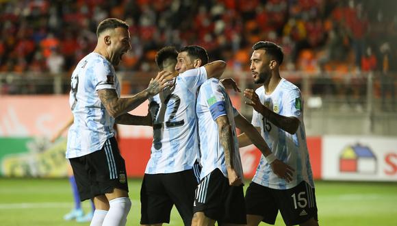 Argentina dio otra muestra de carácter: derrotó 2-1 a Chile y estiró su invicto a 28 partidos