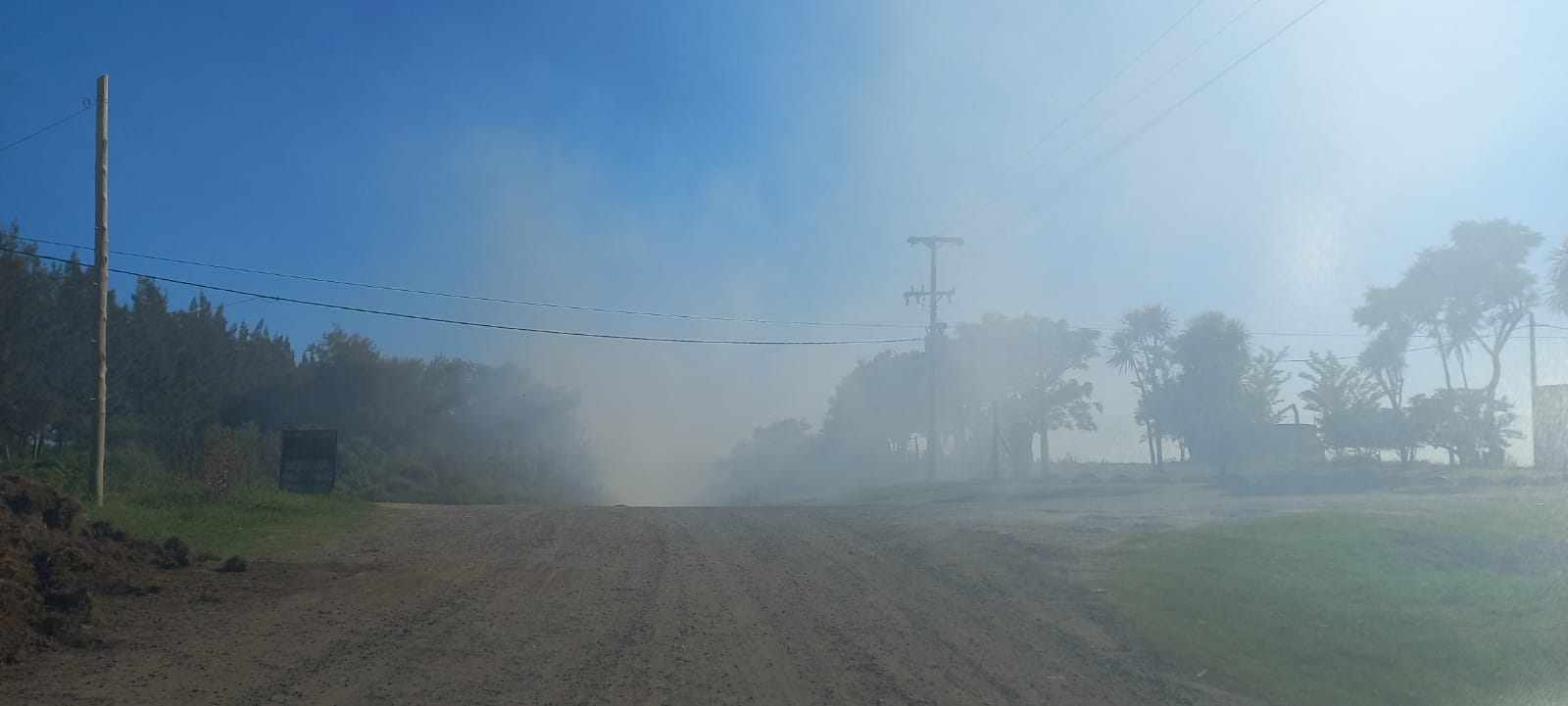 Quema de basura en el zanjón frente al circuito