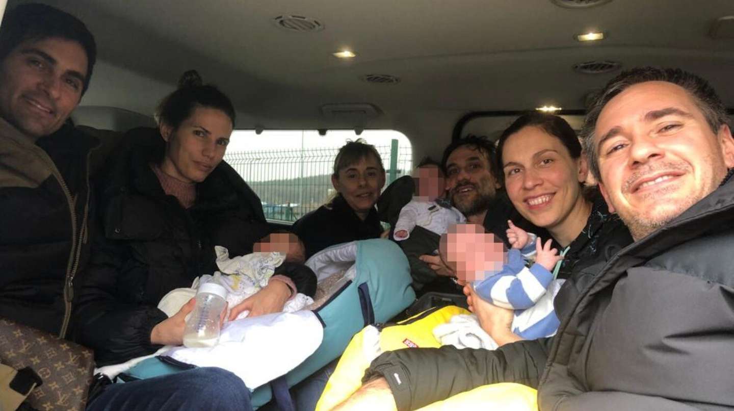 Cinco familias argentinas y sus bebés de vientres subrogados están en Polonia y volverán al país