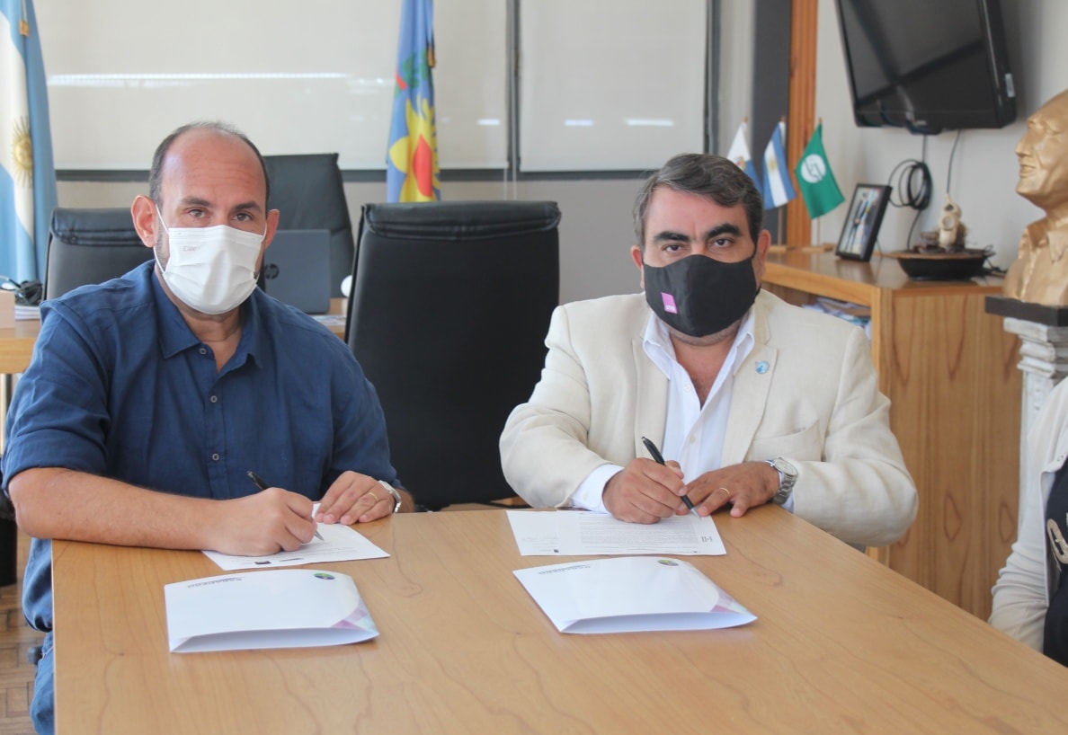 El intendente firmó importante convenio con la UNR: “Trabajamos para transformar y potenciar la educación y la salud pública”