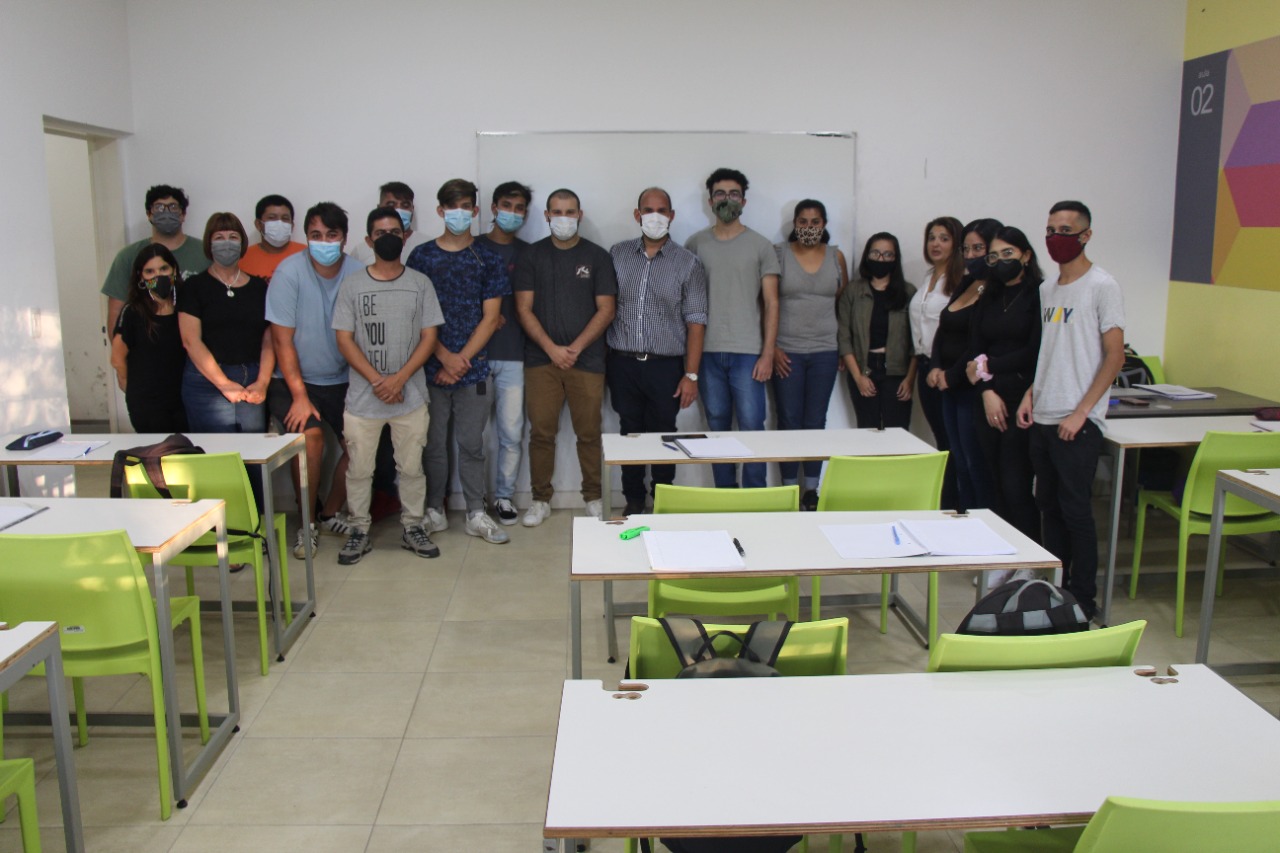 Inició la tecnicatura universitaria de gestión en la industria automotriz