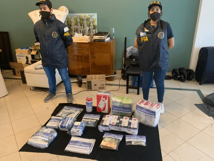 Hisopados VIP: una cámara oculta reveló que el hijo de una funcionaria del Ministerio de Salud vendía testeos por internet