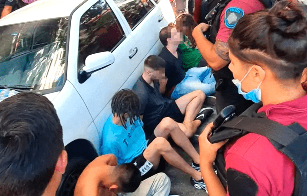 Horror en Palermo: violaron entre seis a una chica de 20 años dentro de un auto