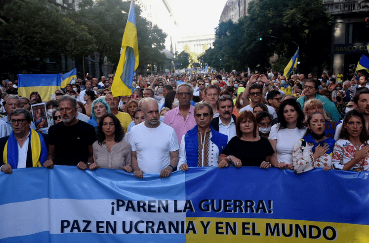 Vecinos y dirigentes de la oposición marcharon por la Paz en Ucrania