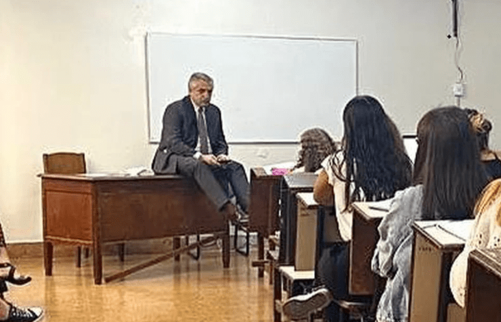 Alberto Fernández volvió a dar clases de Derecho en la UBA