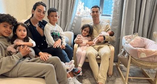 “Al fin juntos”: la primera foto de Cristiano Ronaldo, Georgina Rodríguez y su familia tras el nacimiento de su hija