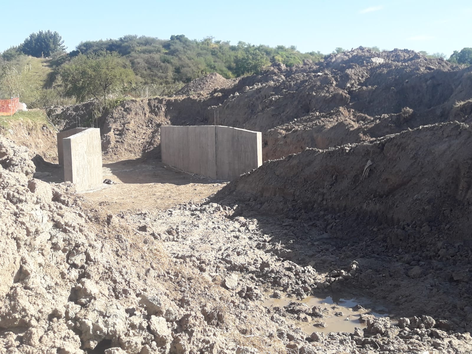 Club de Yates, hundido: Derribaron el terraplén
