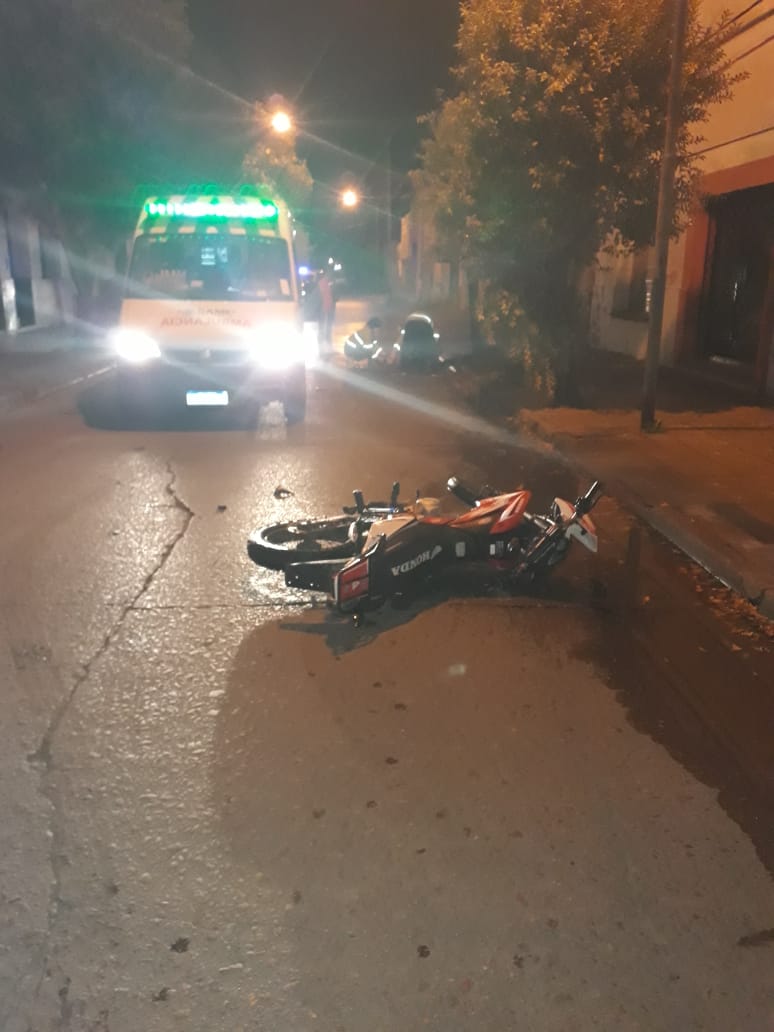 Se accidentó con su moto y su estado es grave.