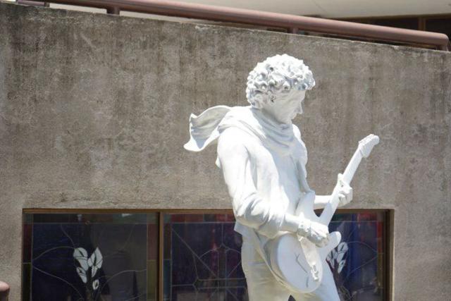 Costa Rica: se inauguró una estatua de Gustavo Cerati