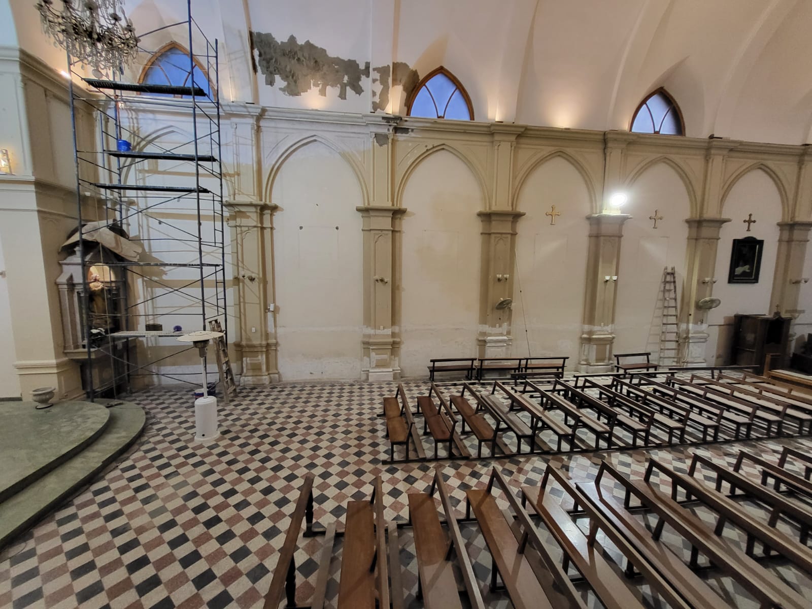 Continúan los trabajos en la Parroquia Santiago Apóstol
