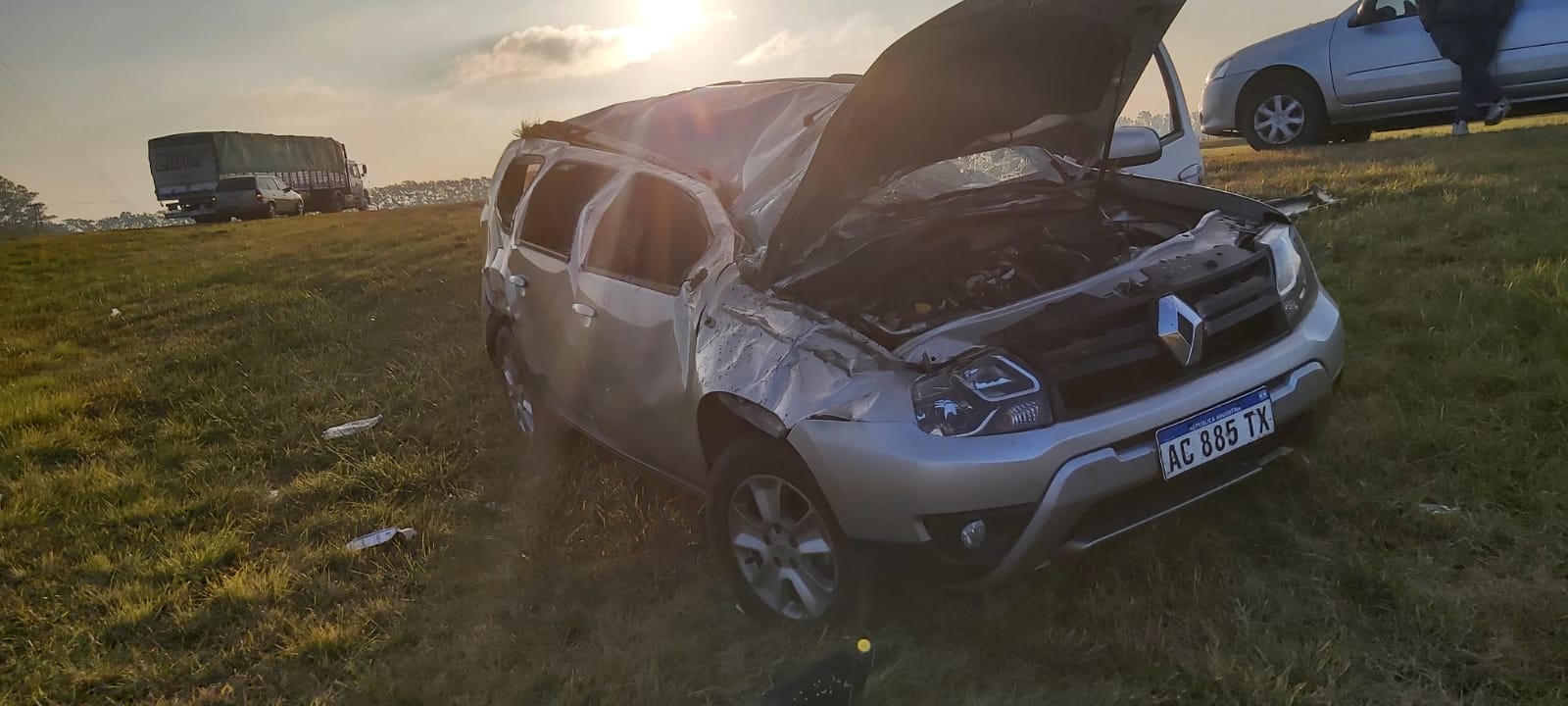 Volcó un auto por rotura de neumático