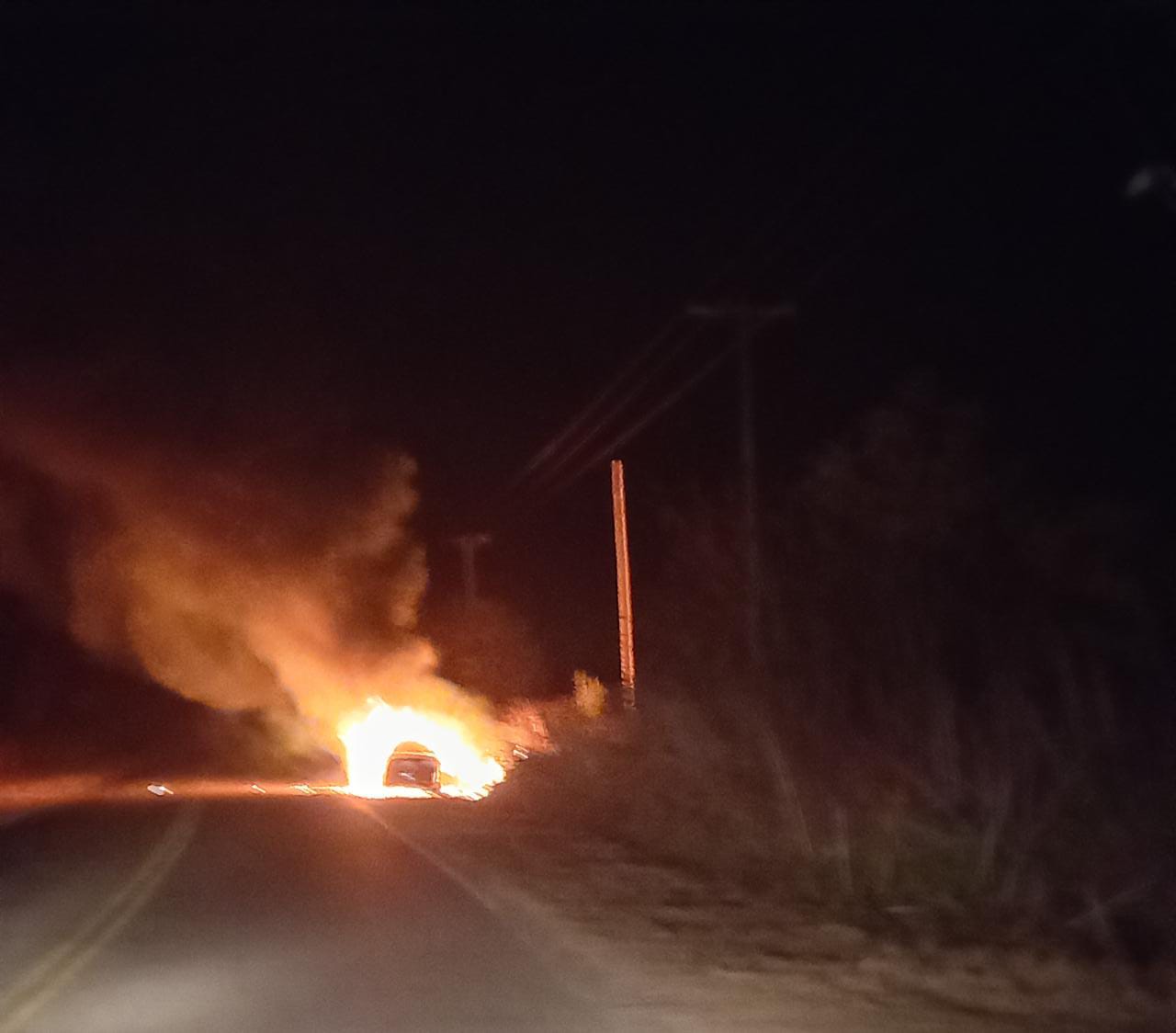 Incendio de Vehículo en el camino Bajo Alsina