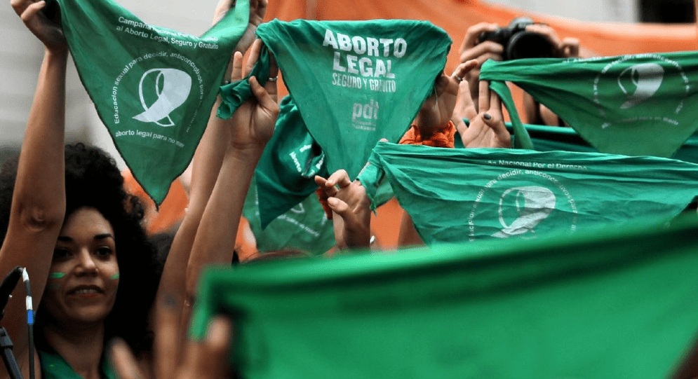Harán un pañuelazo verde frente a la embajada de EEUU por el fallo contra el aborto en ese país