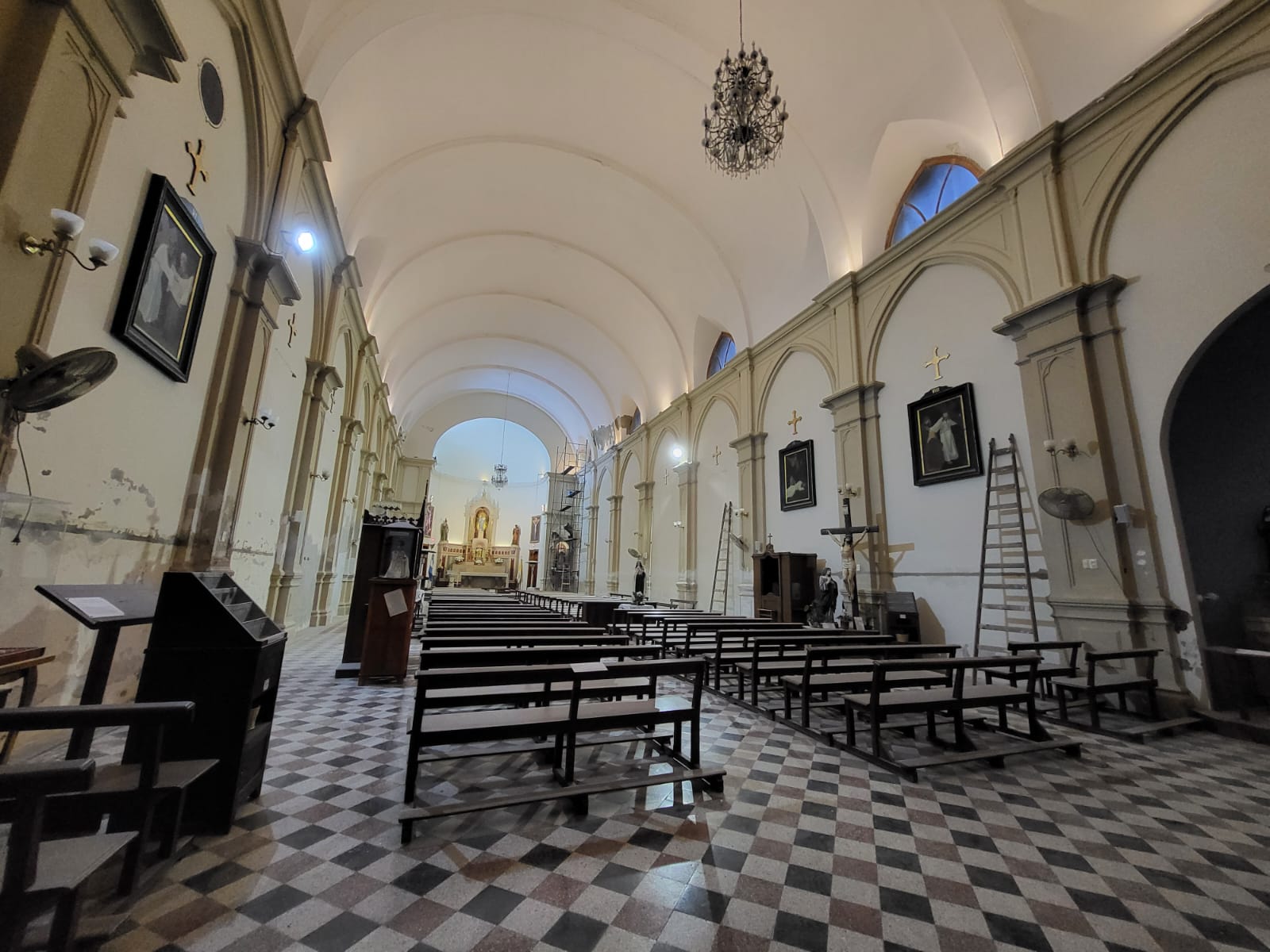 Reparaciones en la Iglesia Santiago Apóstol