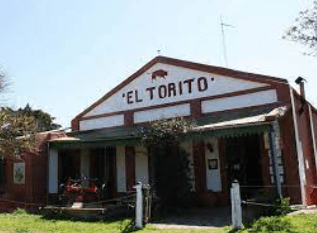 Pelea entre varios Hombres en El Torito