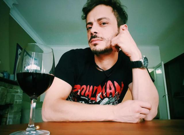 Tomás Fonzi contó cuando se emborrachó en la casa de Mirtha Legrand: “Intentó despertarme con el dedo”